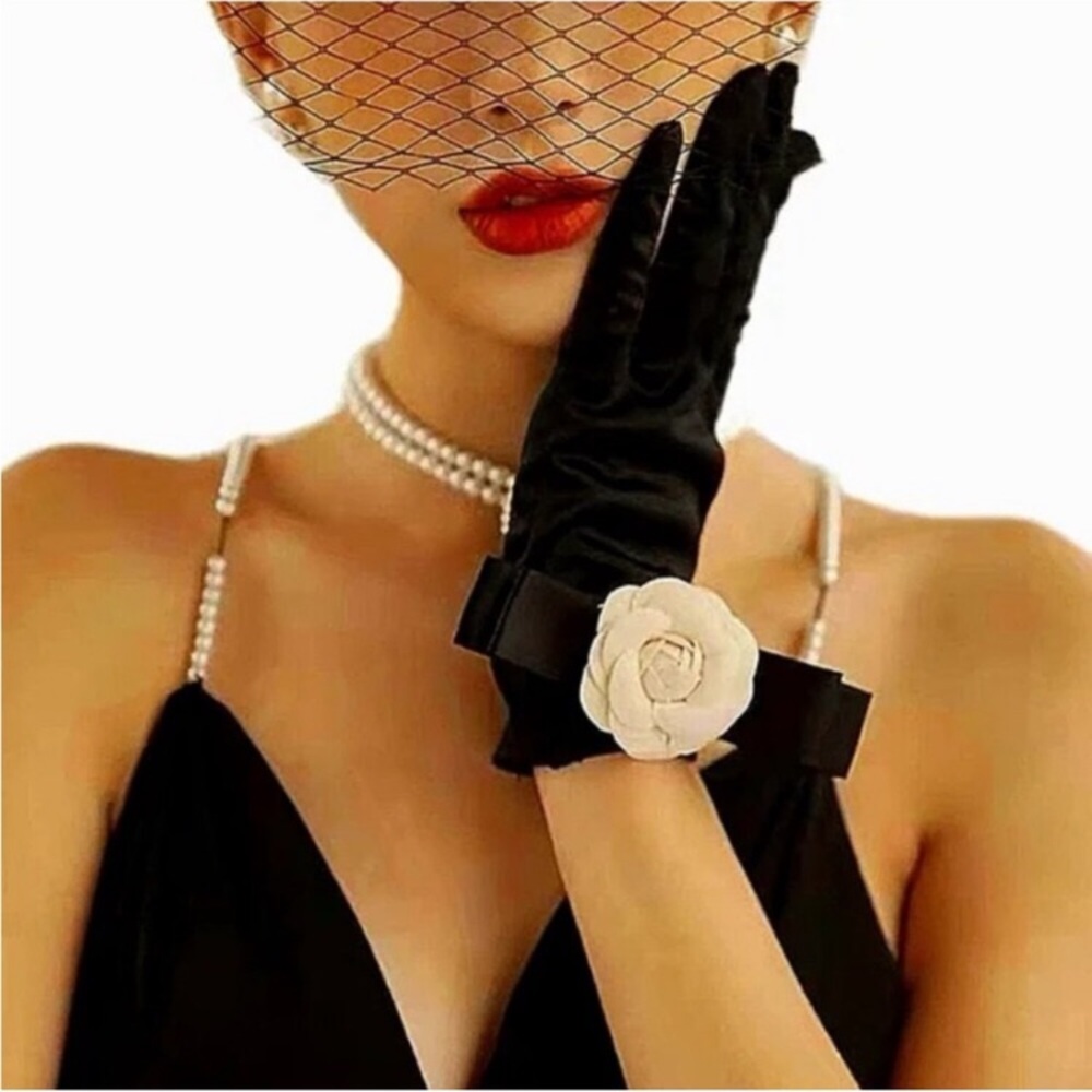 Exquisite Women's Gloves Black White Flower Evening Holiday Christmas Party